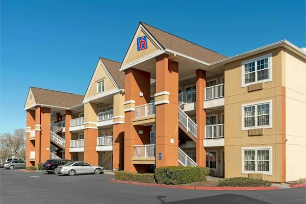Foto van 1 tweepersoonsbed (queensize) | Rookvrij, Keuken - Vakantiehuis in Sacramento CA - ExteriorSummer