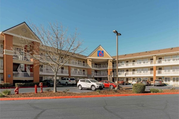 Foto van 1 tweepersoonsbed (queensize) | Rookvrij, Keuken - Vakantiehuis in Sacramento CA - ExteriorSummer
