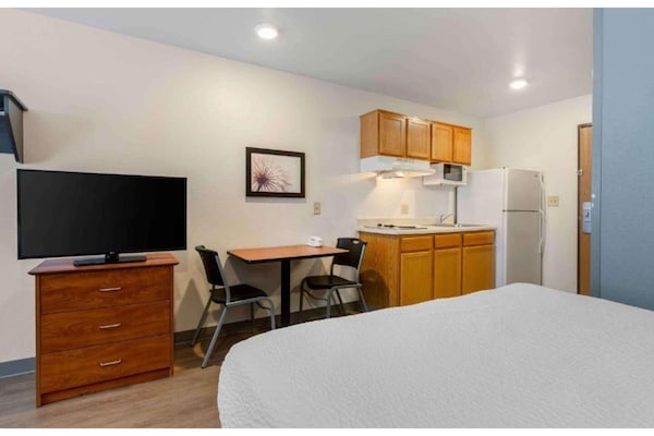 Foto van 1 kingsize bed | Rookvrij, keuken, douche - Vakantiehuis in Kent WA - BedRoom