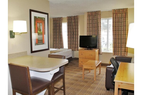 Foto van 1 kingsize bed | Rookvrij, Keuken - Vakantiehuis in Eagan - Facilities