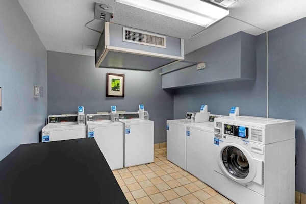 Foto van 1 tweepersoonsbed (queensize) | Rookvrij, Keuken - Vakantiehuis in Memphis - Facilities
