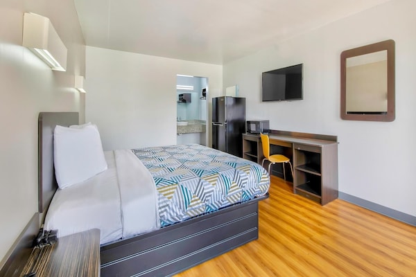 Foto van 1 kingsize bed | Premium, magnetron, koelkast - Vakantiehuis in Conyers GA - BedRoom