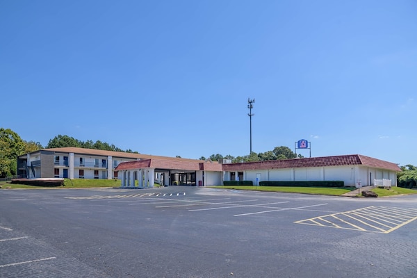 Foto van 1 kingsize bed | Mob Acc RI Shwr Nsmk Micfridg - Vakantiehuis in Stockbridge GA - ExteriorSummer