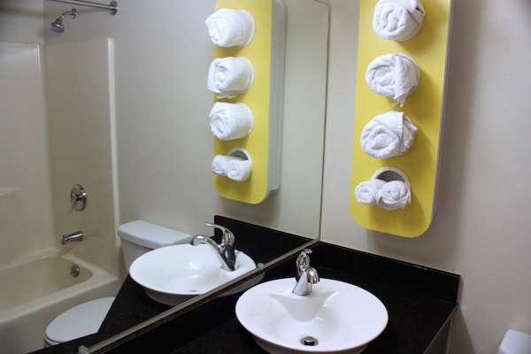 Foto van 1 tweepersoonsbed (queensize) | Rookvrij - Vakantiehuis in The Dalles - BathRoom