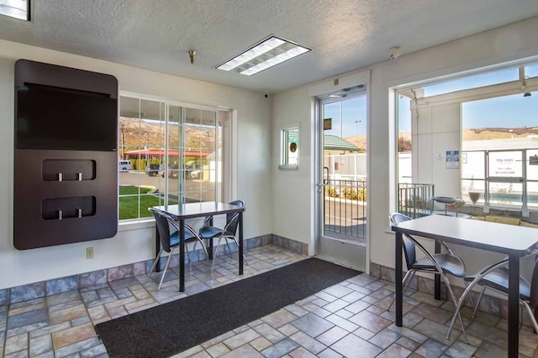 Foto van 1 tweepersoonsbed (queensize) | Rookvrij - Vakantiehuis in The Dalles - FloorPlan