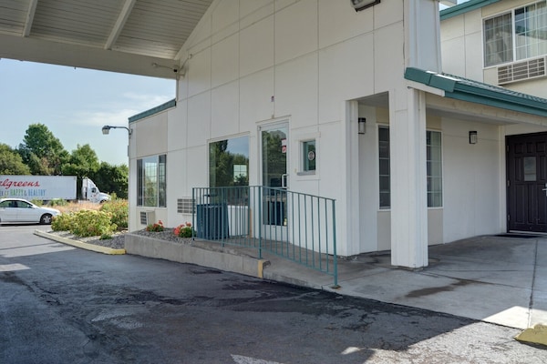 Foto van 1 tweepersoonsbed (queensize) | Rookvrij - Vakantiehuis in The Dalles - ExteriorSummer
