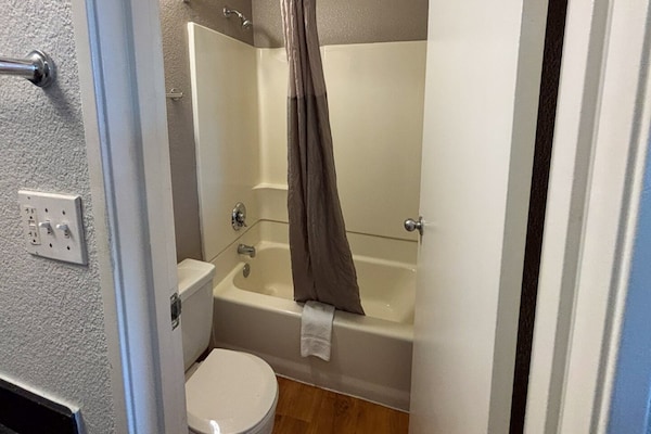 Foto van 1 tweepersoonsbed (queensize) | Roken mogelijk - Vakantiehuis in Las Vegas NV - BathRoom