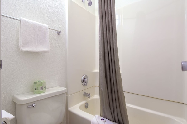 Foto van 1 tweepersoonsbed (queensize) | Roken mogelijk - Vakantiehuis in Las Vegas NV - BathRoom