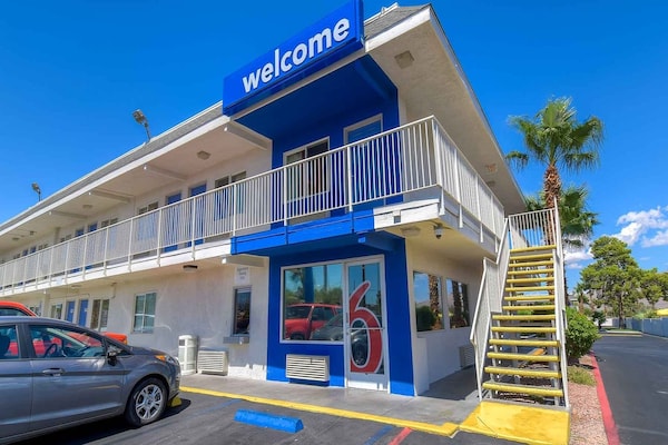 Foto van 1 tweepersoonsbed (queensize) | Roken mogelijk - Vakantiehuis in Las Vegas NV - ExteriorSummer
