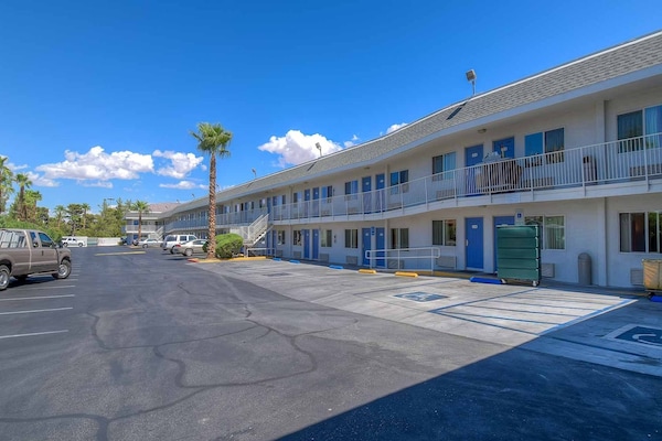 Foto van 1 tweepersoonsbed (queensize) | Roken mogelijk - Vakantiehuis in Las Vegas NV - ExteriorSummer