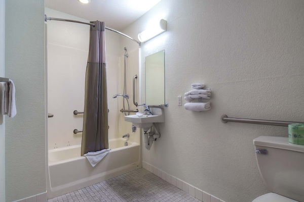 Foto van 1 tweepersoonsbed (queensize) | Rookvrij - Vakantiehuis in Las Vegas NV - BathRoom