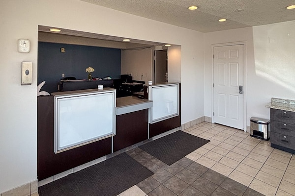 Foto van 1 tweepersoonsbed (queensize) | Rookvrij - Vakantiehuis in Las Vegas NV - FloorPlan