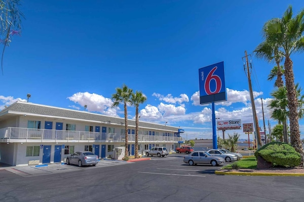 Foto van 1 tweepersoonsbed (queensize) | Rookvrij - Vakantiehuis in Las Vegas NV - ExteriorSummer