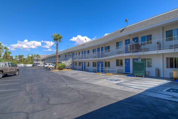 Foto van 1 tweepersoonsbed (queensize) | Rookvrij - Vakantiehuis in Las Vegas NV - ExteriorSummer