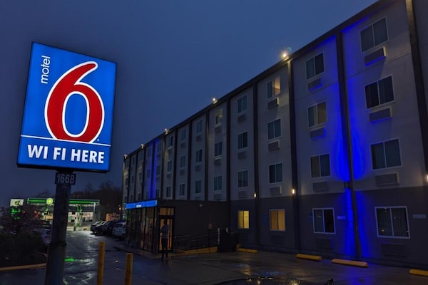 Foto van 1 kingsize bed | Premium minikoelkast - Vakantiehuis in Framingham - ExteriorSummer