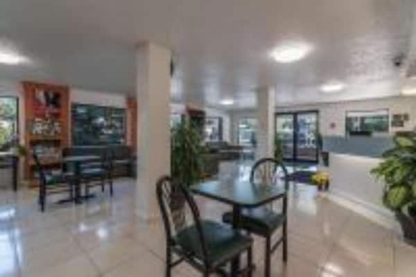Foto van 1 kingsize bed | Roken toegestaan - Vakantiehuis in Albany - HallReception