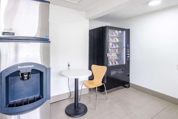 Foto van 1 kingsize bed | Roken toegestaan, koelkast aanwezig - Facilities