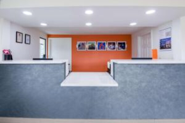 Foto van 1 kingsize bed | Roken toegestaan, koelkast aanwezig - HallReception