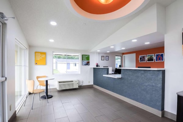 Foto van 1 kingsize bed | Roken toegestaan, koelkast aanwezig - HallReception