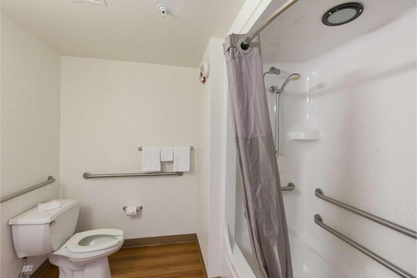 Foto van 1 tweepersoonsbed | Rookvrij - Vakantiehuis in Columbia SC - BathRoom