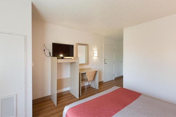Foto van 1 tweepersoonsbed | Premium, Micfridge - Vakantiehuis in Columbia SC - BedRoom