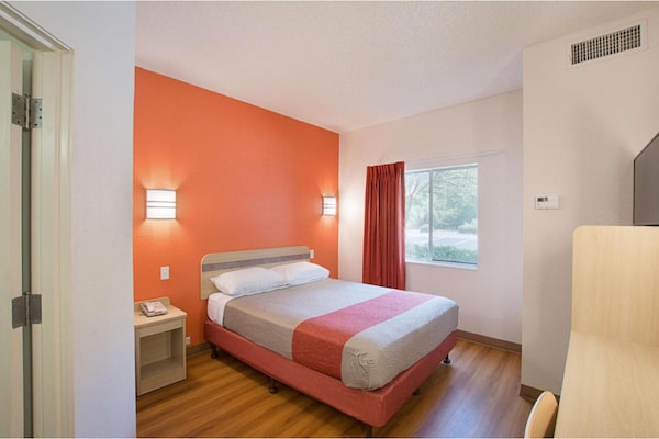 Foto van 1 tweepersoonsbed (queensize) | Minikoelkast, rookvrij - BedRoom