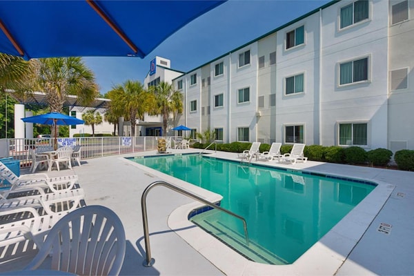 Foto van 1 tweepersoonsbed | Koelkast - Vakantiehuis in Columbia SC - PoolOfHouse