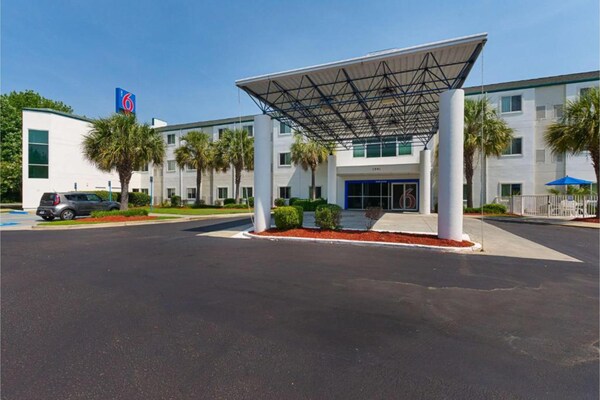 Foto van 1 tweepersoonsbed | Koelkast - Vakantiehuis in Columbia SC - ExteriorSummer