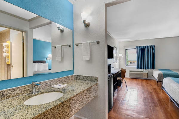 Foto van 1 kingsize bed | Roken toegestaan - Vakantiehuis in Norcross - BathRoom
