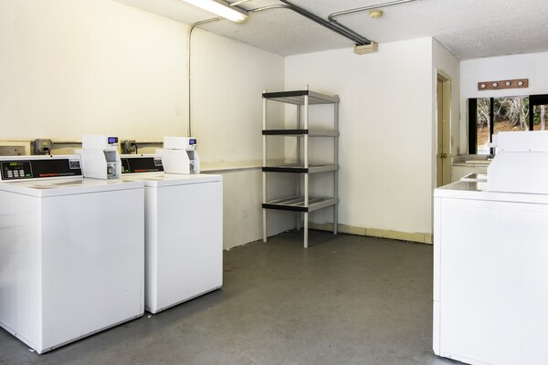 Foto van 1 kingsize bed | Rookvrij, koelkast - Vakantiehuis in LaGrange - Facilities