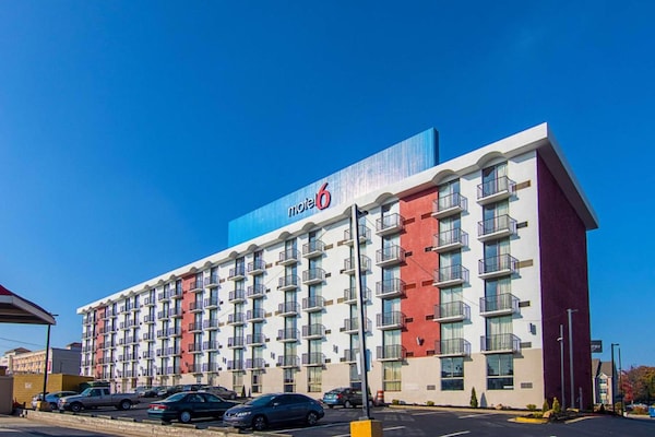 Foto van 1 kingsize bed met rolstoeltoegankelijk bad, NSMK - Vakantiehuis in Atlanta - ExteriorSummer