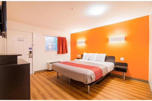 Foto van 1 Kingsize bed | Niet-roken, Magnetronkoelkast - Vakantiehuis in Augusta GA - BedRoom