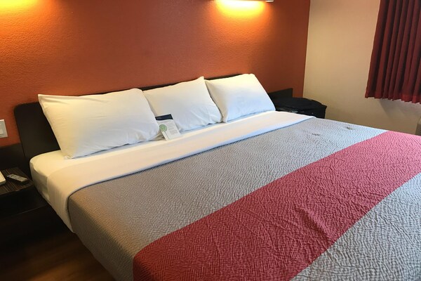 Foto van 1 kingsize bed | Rookvrij, koelkast - Vakantiehuis in Augusta - BedRoom