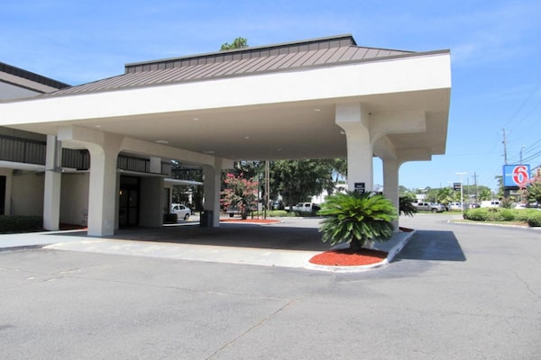 Foto van 1 kingsize bed | Premium, koelkast - Vakantiehuis in Savannah GA - HallReception