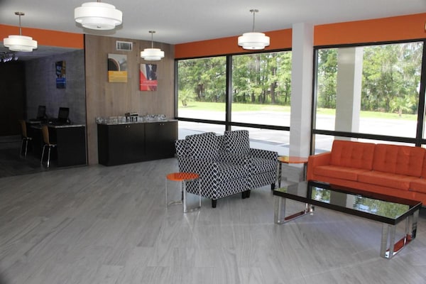 Foto van 1 kingsize bed | Premium, koelkast - Vakantiehuis in Savannah GA - HallReception