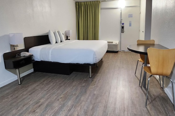 Foto van 1 kingsize bed | Roken toegestaan, koelkast aanwezig - BedRoom