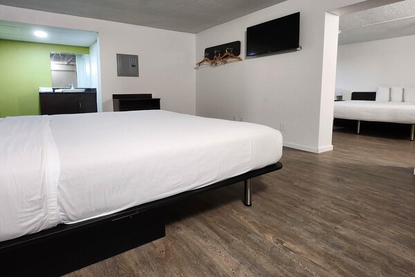 Foto van 1 kingsize bed | Suite, rookvrij, magnetron - Vakantiehuis in Columbus - BedRoom