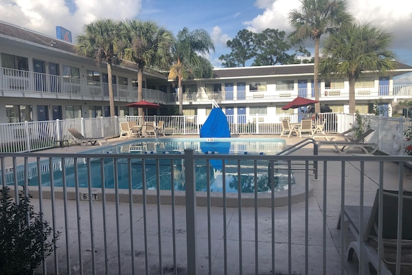 Foto van 1 tweepersoonsbed | Premium, koelkast - Vakantiehuis in Jacksonville - PoolOfHouse