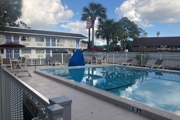Foto van 1 tweepersoonsbed | Premium, koelkast - Vakantiehuis in Jacksonville - PoolOfHouse