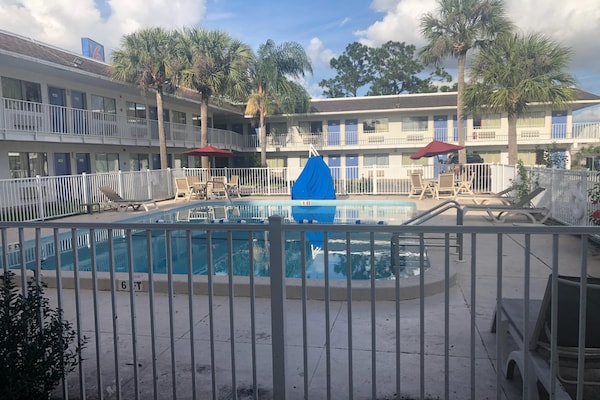 Foto van 1 tweepersoonsbed | Premium, koelkast - Vakantiehuis in Jacksonville - PoolOfHouse