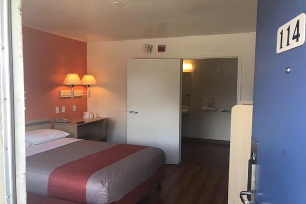 Foto van 1 tweepersoonsbed | Premium, koelkast - Vakantiehuis in Jacksonville - BedRoom