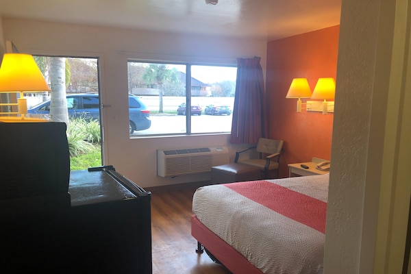 Foto van 1 tweepersoonsbed | Premium, koelkast - Vakantiehuis in Jacksonville - BedRoom