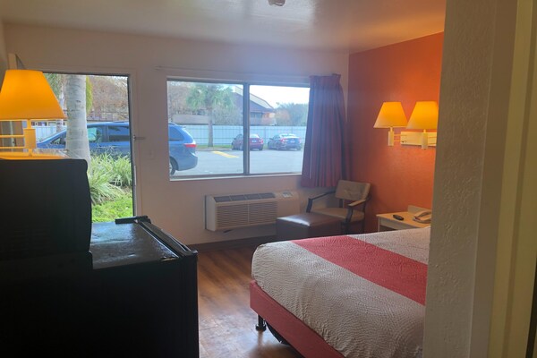 Foto van 1 tweepersoonsbed | Premium, koelkast - Vakantiehuis in Jacksonville - BedRoom