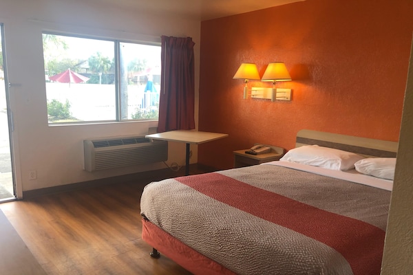 Foto van 1 tweepersoonsbed | Premium, koelkast - Vakantiehuis in Jacksonville - BedRoom