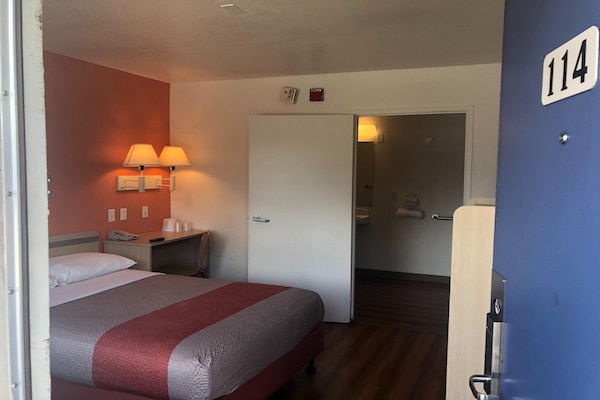 Foto van 1 tweepersoonsbed | Premium, koelkast - Vakantiehuis in Jacksonville - BedRoom