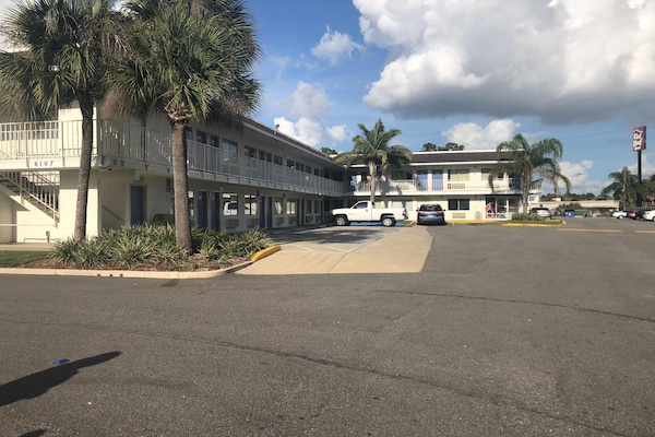 Foto van 1 tweepersoonsbed | Premium, koelkast - Vakantiehuis in Jacksonville - ExteriorSummer