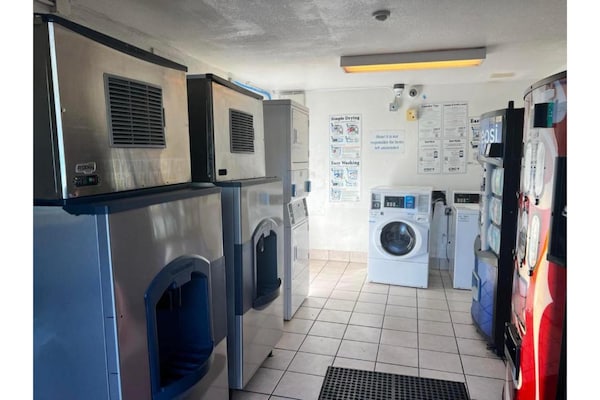 Foto van 1 tweepersoonsbed | Koelkast - Vakantiehuis in Tampa - Facilities