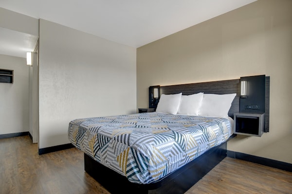 Foto van 1 tweepersoonsbed (queensize) | Niet-roken, koelkast (Micfridge) - BedRoom