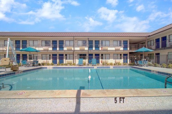 Foto van 1 tweepersoonsbed | Premium minikoelkast - Vakantiehuis in Venice - PoolOfHouse