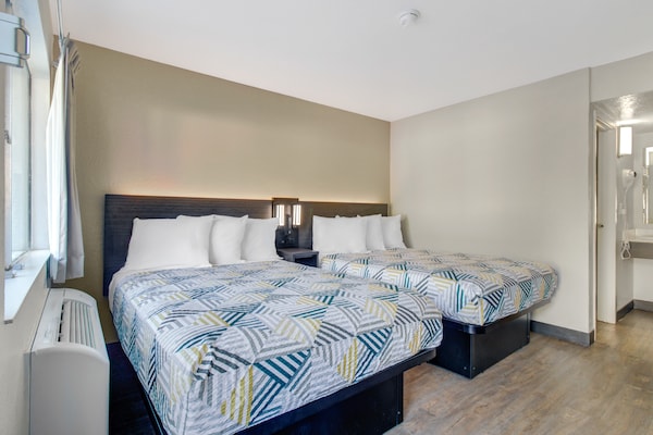 Foto van 1 tweepersoonsbed | Premium minikoelkast - Vakantiehuis in Venice - BedRoom